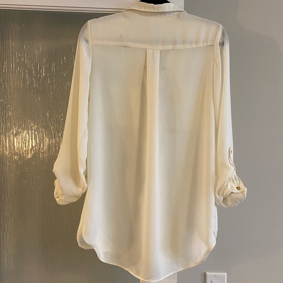 Kismet Cream White Button Down Blouse, Gold Hardware, 3/4 Sleeves, Size Small - Picture 4 of 4
